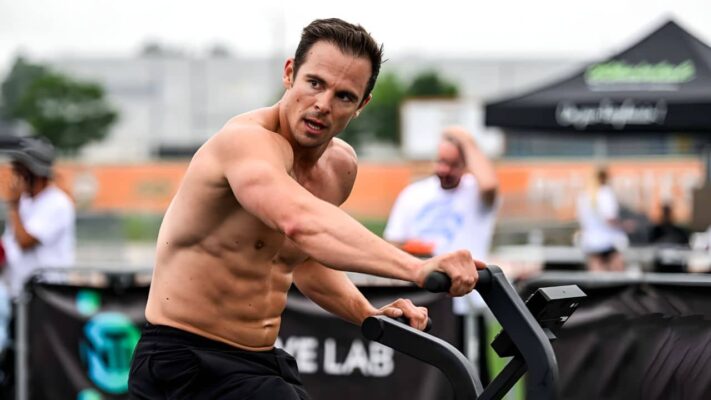 Este Padre Revela Cómo Lucir 10 Años Más Joven con Entrenamientos de 30 Minutos al Día